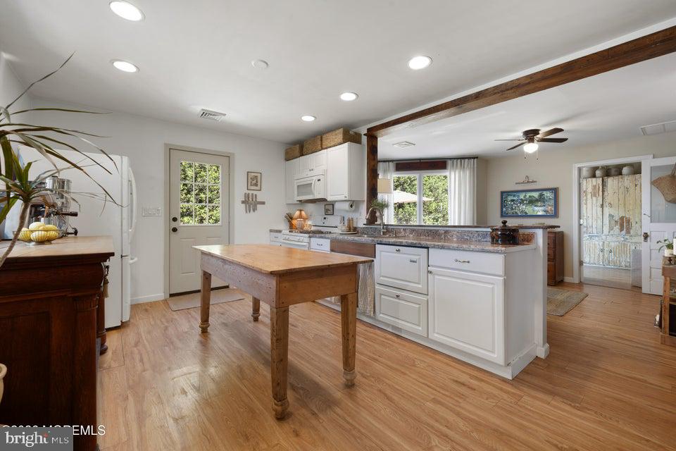 10 Mandalay Road Brick, NJ 08723 - Photo 10 of 40 Bright and inviting kitchen space.
