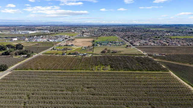 a view of a tennis court