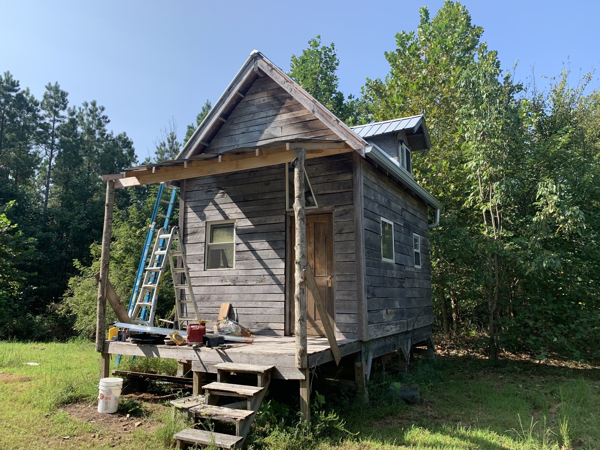 0 Blowing Springs Road Lawrenceburg, TN 38464 - Photo 2 of 23 a front view of a house with garden
