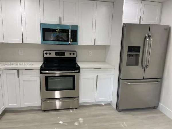 $2,100 | 1708 Taft Street, Unit 3, Hollywood, FL 33020