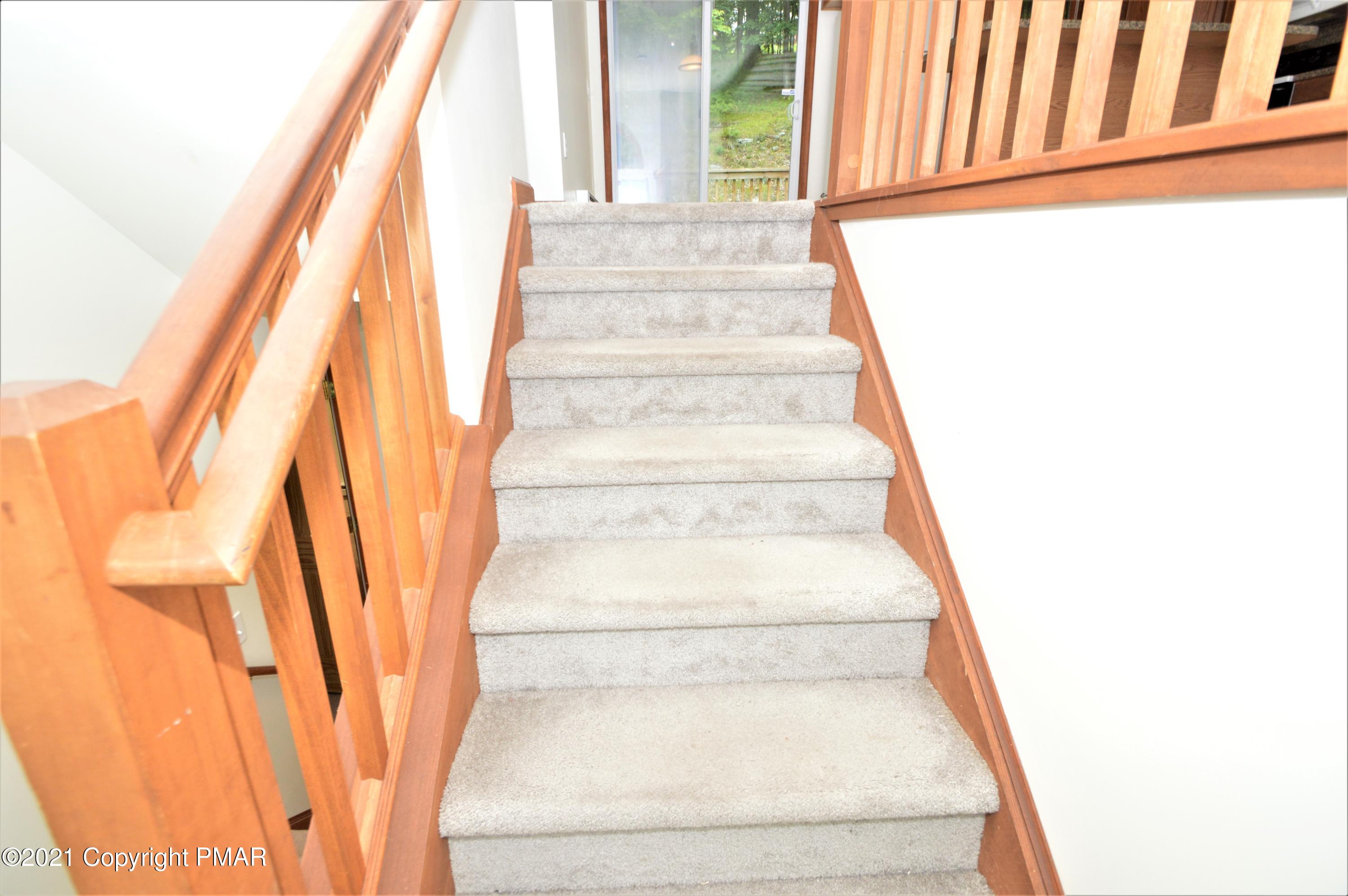 136 Canterbury Road Bushkill, PA 18324 - Photo 29 of 32 a view of entryway
