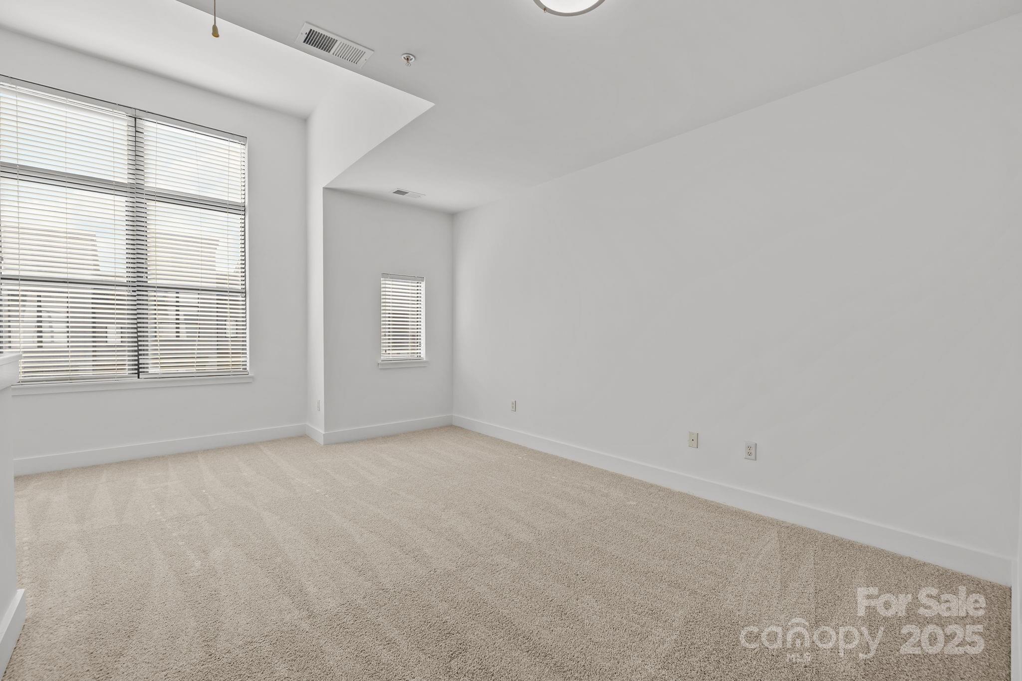 927 East 8th Street Charlotte, NC 28204 - Photo 14 of 35 an empty room with windows