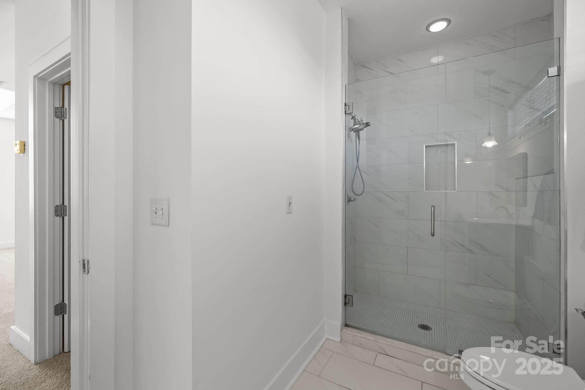 927 East 8th Street Charlotte, NC 28204 - Photo 20 of 35 a bathroom with a shower