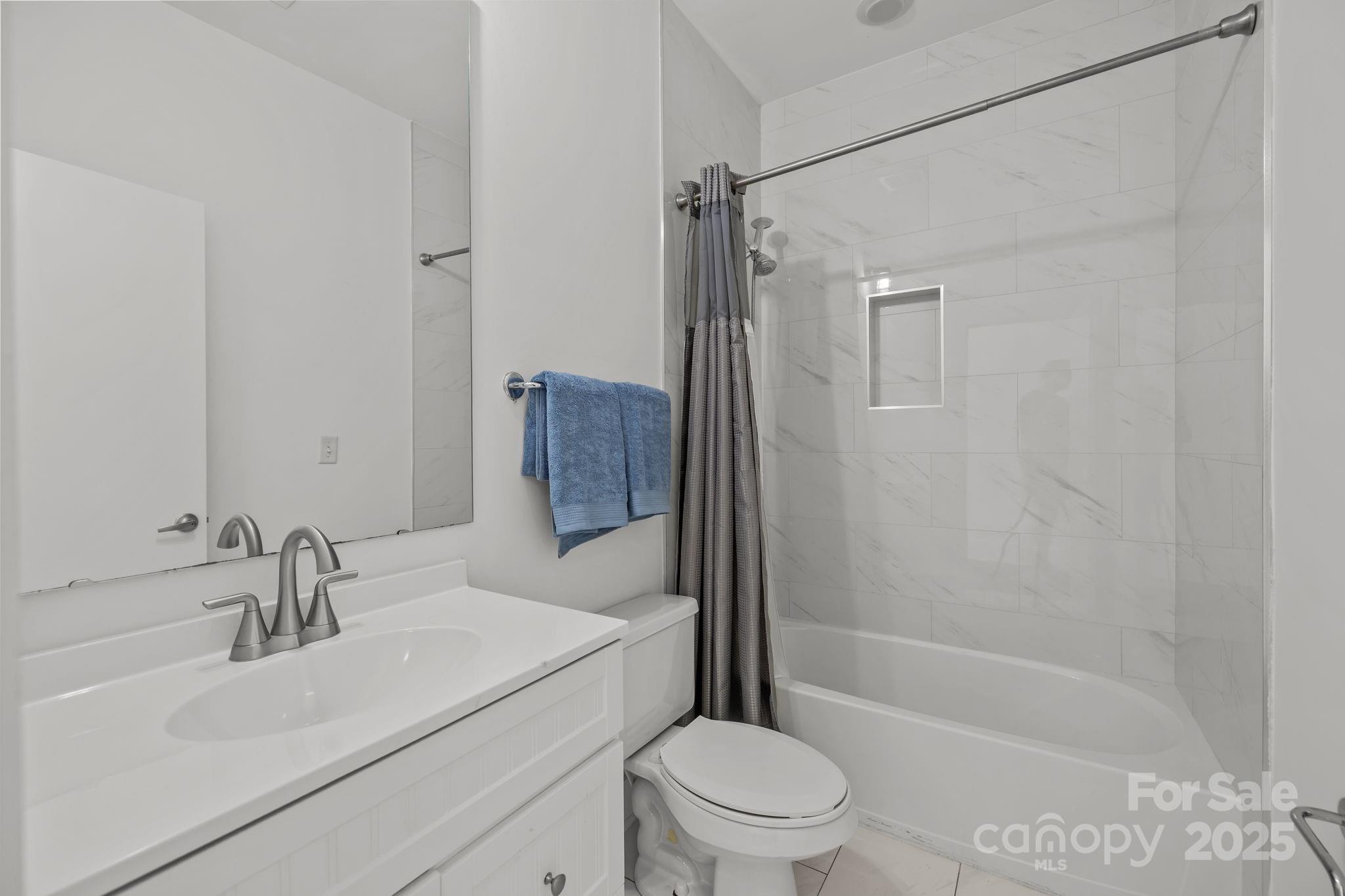 927 East 8th Street Charlotte, NC 28204 - Photo 27 of 35 a bathroom with a sink toilet and shower