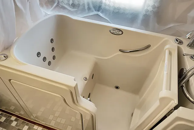 $540,000 | 1 Santee Lakes Court, Elloree, SC 29047