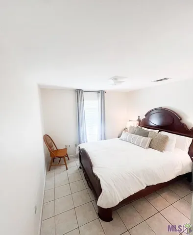 $2,000 | 633 Meadow Bend Drive, Baton Rouge, LA 70820