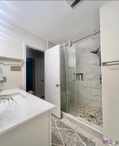 $2,000 | 633 Meadow Bend Drive, Baton Rouge, LA 70820