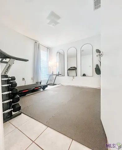 $2,000 | 633 Meadow Bend Drive, Baton Rouge, LA 70820