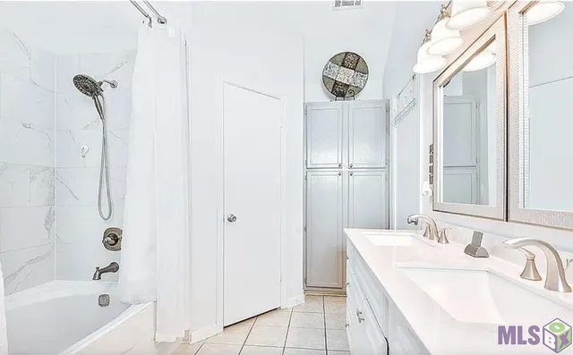 $2,000 | 633 Meadow Bend Drive, Baton Rouge, LA 70820