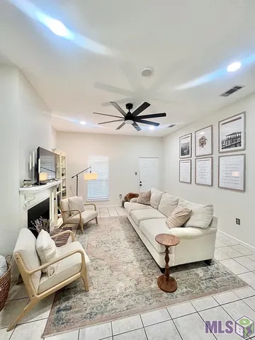 $2,000 | 633 Meadow Bend Drive, Baton Rouge, LA 70820