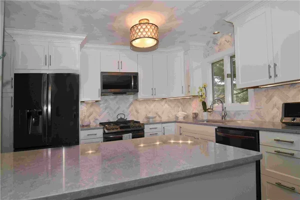 $689,900 | 21 Shadow Brook Lane, Unit 21F, Smithfield, RI 02917