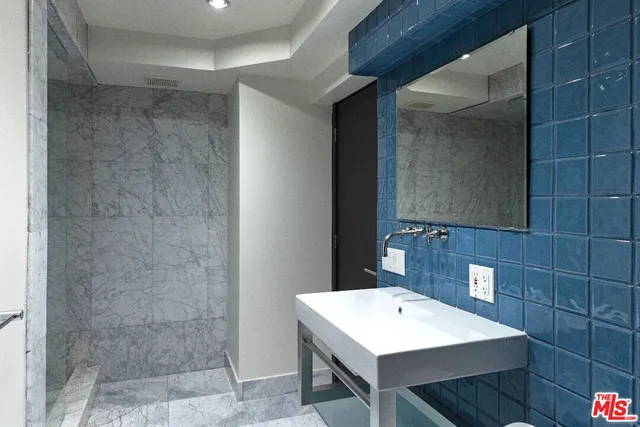 $18,000 | 8825 Hollywood Boulevard, Los Angeles, CA 90069