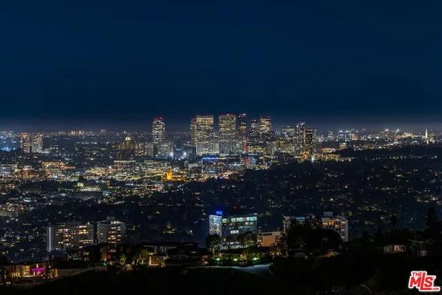 $18,000 | 8825 Hollywood Boulevard, Los Angeles, CA 90069