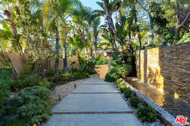 $18,000 | 8825 Hollywood Boulevard, Los Angeles, CA 90069