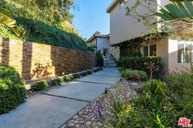 $18,000 | 8825 Hollywood Boulevard, Los Angeles, CA 90069