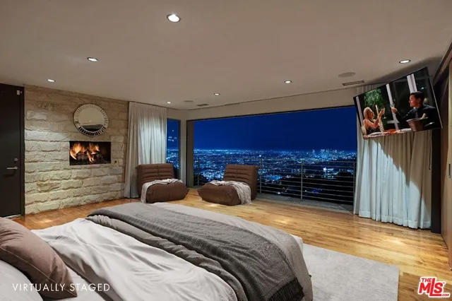 $18,000 | 8825 Hollywood Boulevard, Los Angeles, CA 90069