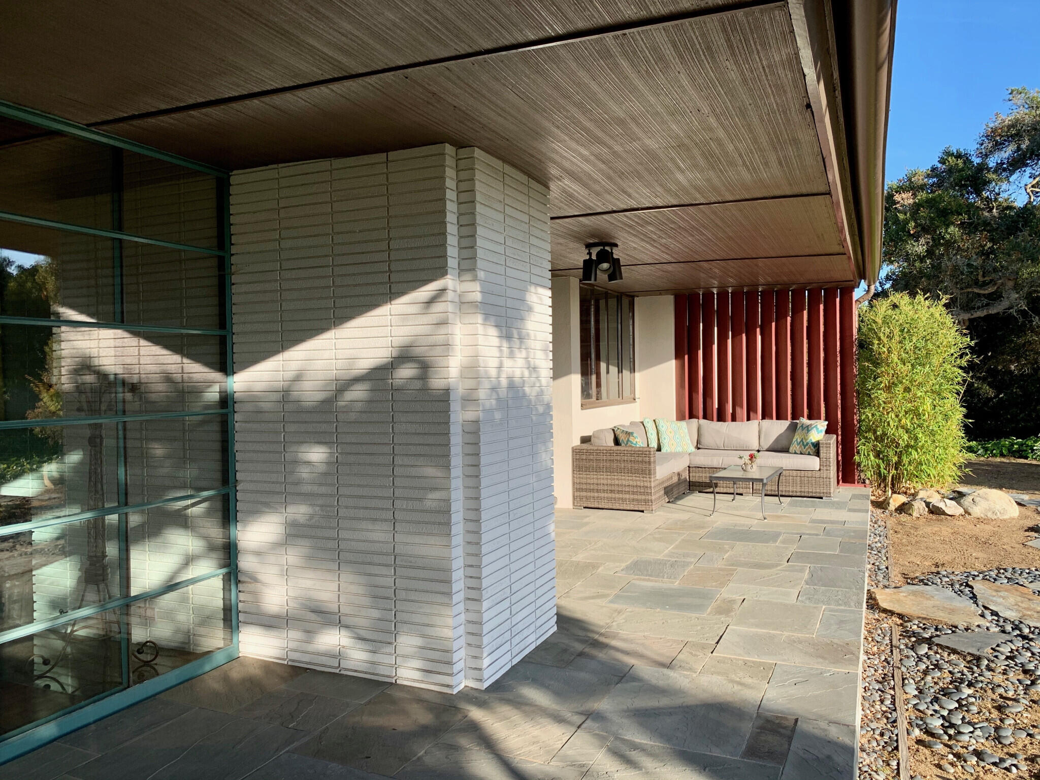 950 Monte Drive Santa Barbara, CA 93110 - Photo 38 of 39 a view of a patio with table and chairs and potted plants