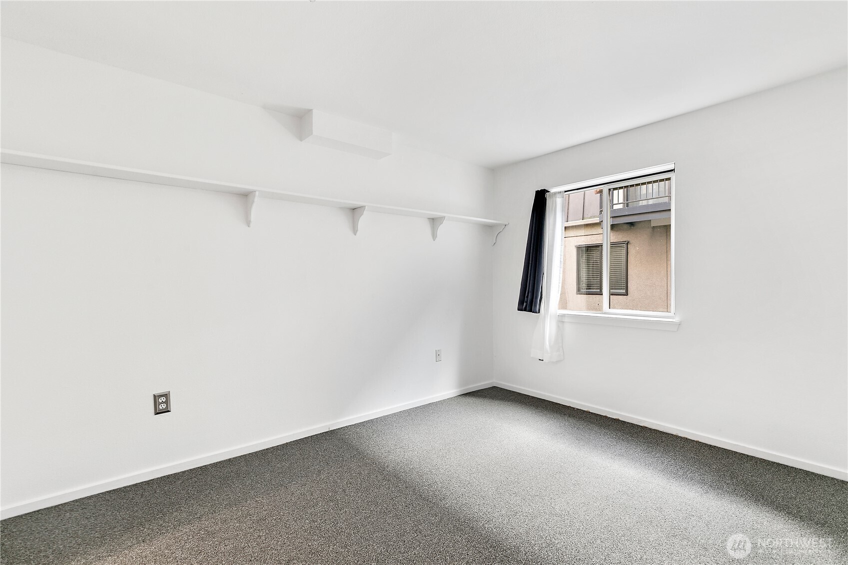 425 Vine Street, Unit 610 Seattle, WA 98121 - Photo 13 of 32