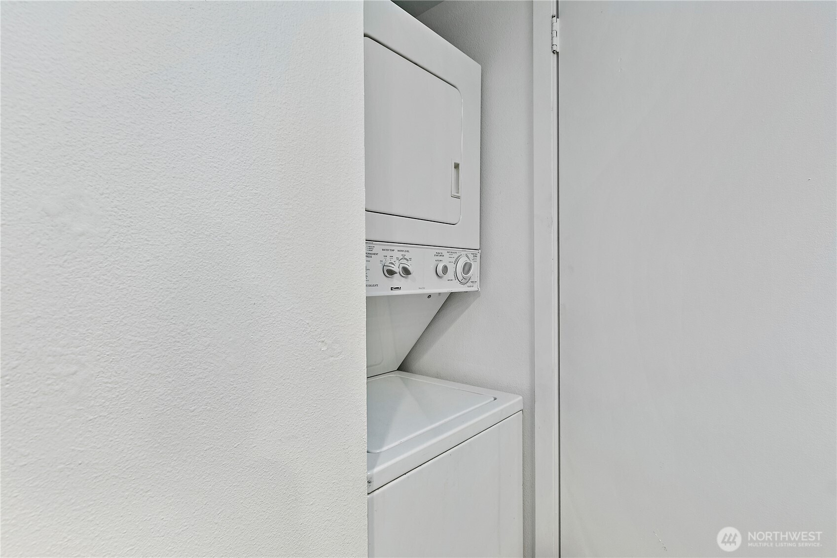 425 Vine Street, Unit 610 Seattle, WA 98121 - Photo 17 of 32