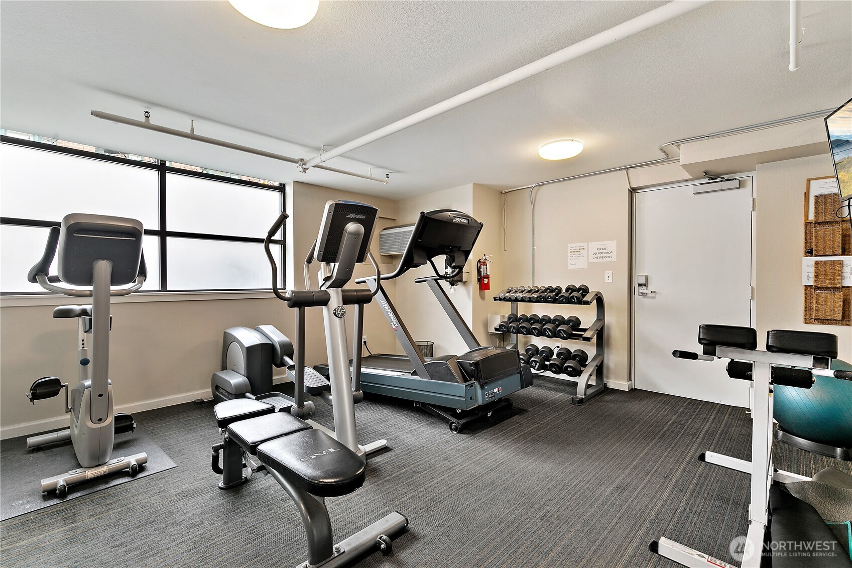 425 Vine Street, Unit 610 Seattle, WA 98121 - Photo 25 of 32