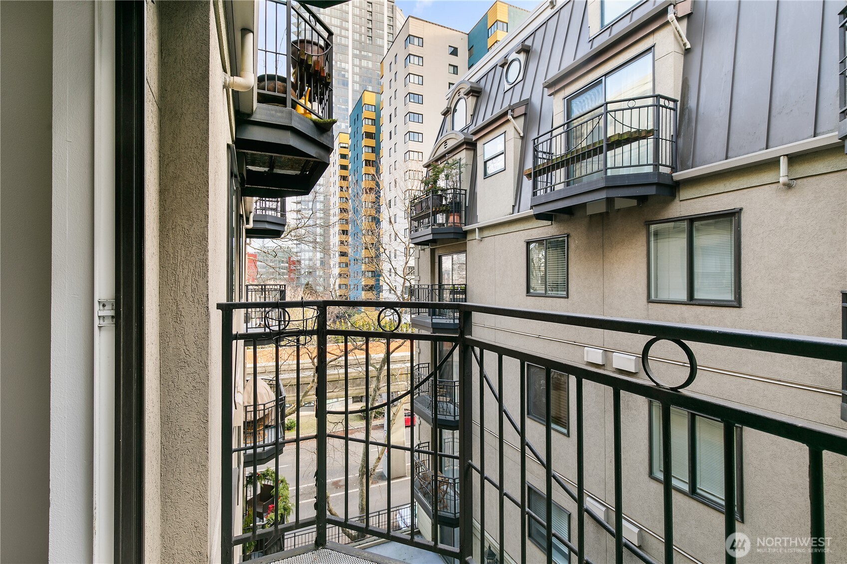 425 Vine Street, Unit 610 Seattle, WA 98121 - Photo 5 of 32