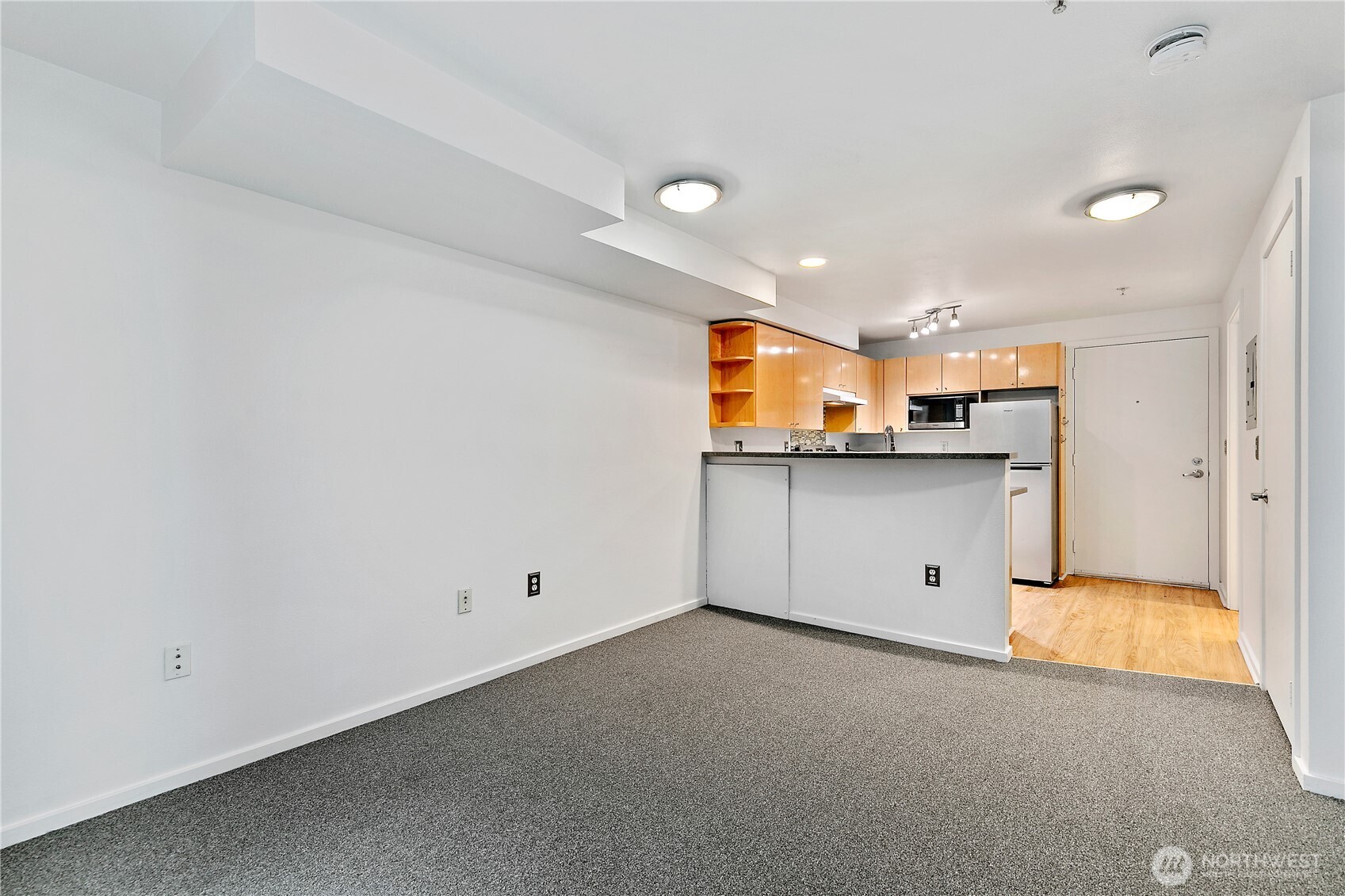 425 Vine Street, Unit 610 Seattle, WA 98121 - Photo 7 of 32