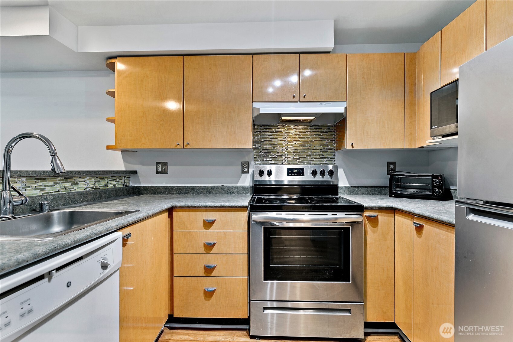 425 Vine Street, Unit 610 Seattle, WA 98121 - Photo 9 of 32