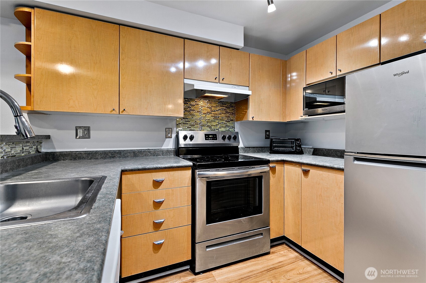 425 Vine Street, Unit 610 Seattle, WA 98121 - Photo 10 of 32