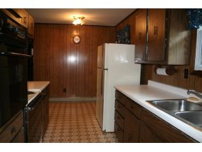 122 Nanny Goat Hill Road Elizabethton, TN 37643 - Photo 6 of 10 KITCHEN