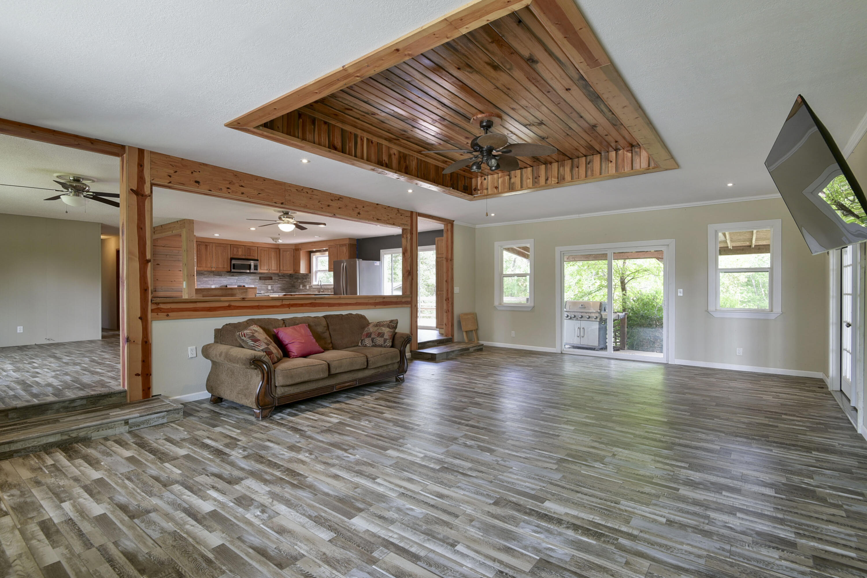 26385 Rustic Road Shell Knob, MO 65747 - Photo 17 of 45 Living Room