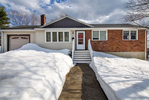 24 Sunflower Road Holbrook, MA 02343 - Photo 1 of 16 Gallery Image 1
