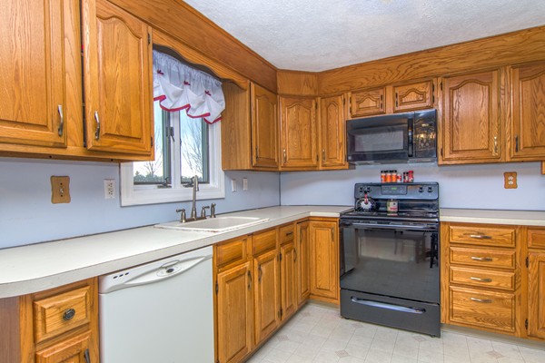 24 Sunflower Road Holbrook, MA 02343 - Photo 5 of 16 Gallery Image 5