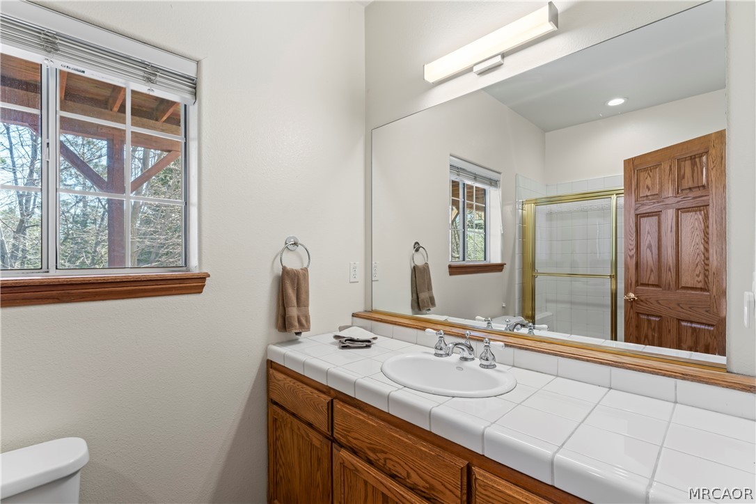 27487 North Bay Road Lake Arrowhead, CA 92352 - Photo 32 of 35 Full guest bathroom on lower level