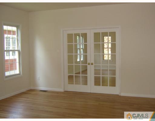 57 Preston Street Edison, NJ 08817 - Photo 4 of 8