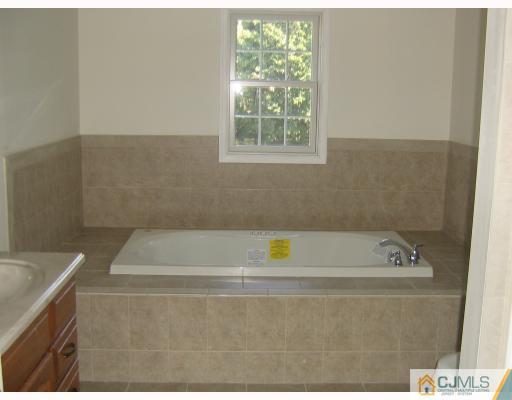 57 Preston Street Edison, NJ 08817 - Photo 5 of 8