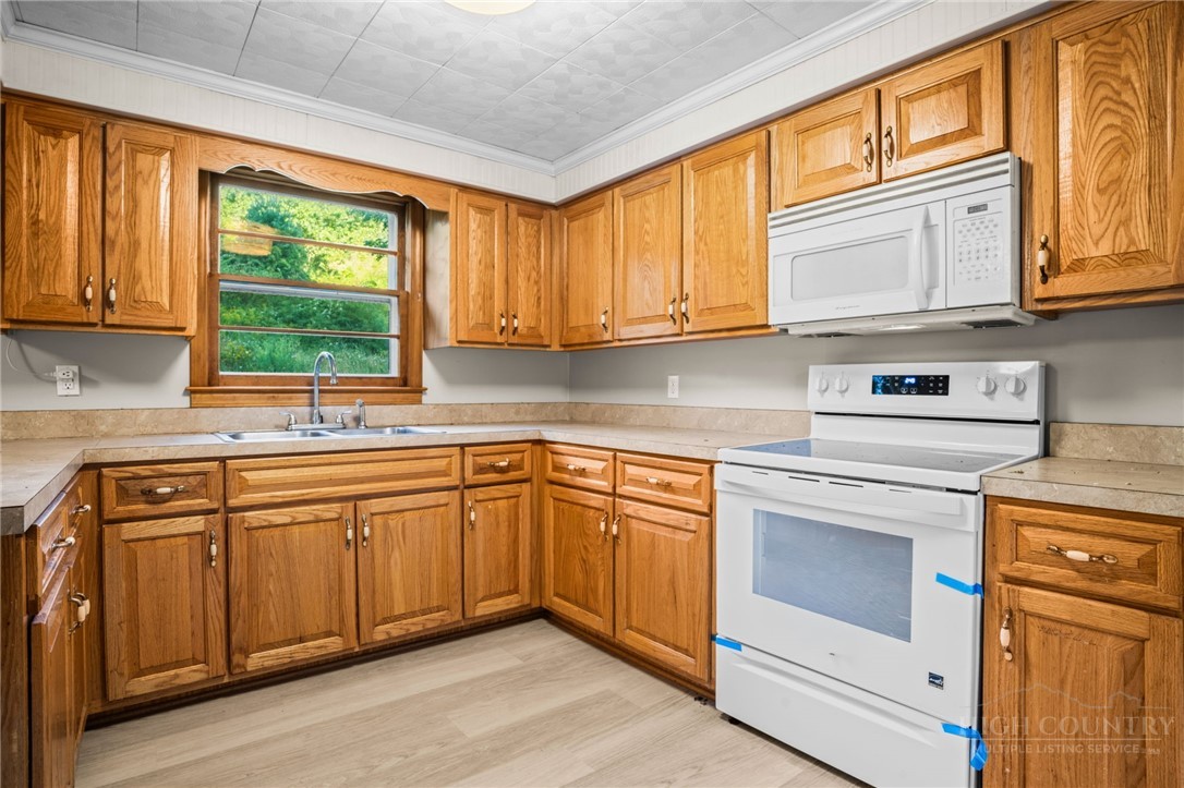 4690 3 Top Road Todd, NC 28684 - Photo 5 of 40 Gallery Image 5
