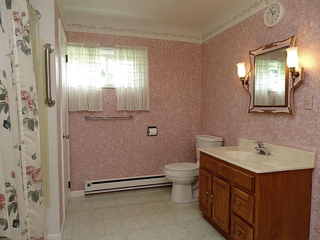 190 Deerfield Road Washington, PA 15301 - Photo 16 of 25 Spacious hall bath with tub/shower combination