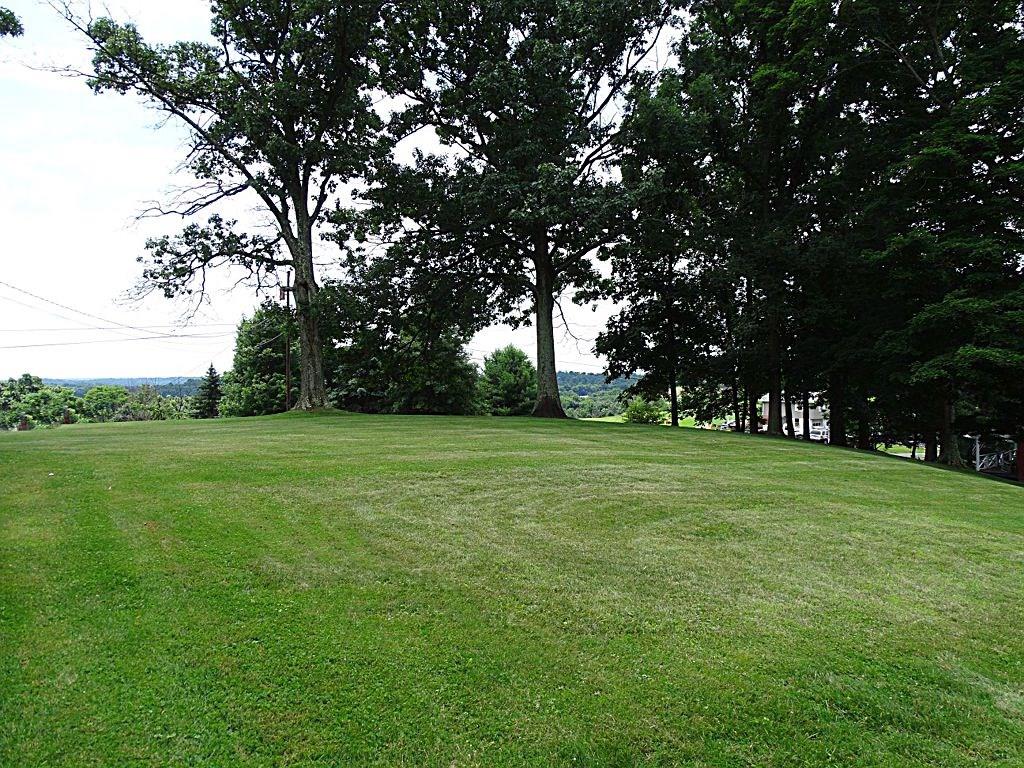 190 Deerfield Road Washington, PA 15301 - Photo 23 of 25 HUGE, level side yard...notice the front view