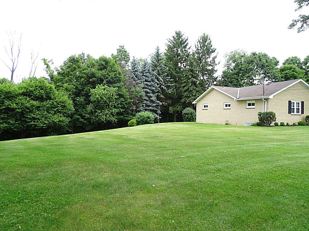 190 Deerfield Road Washington, PA 15301 - Photo 25 of 25 Side yard