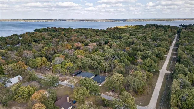 a view of a houses with a yard