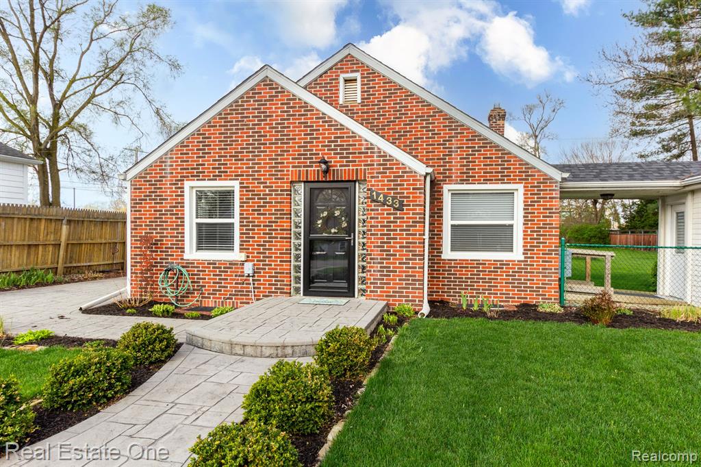 1433 Courtland Boulevard Rochester Hills, MI 48307 - Photo 1 of 35