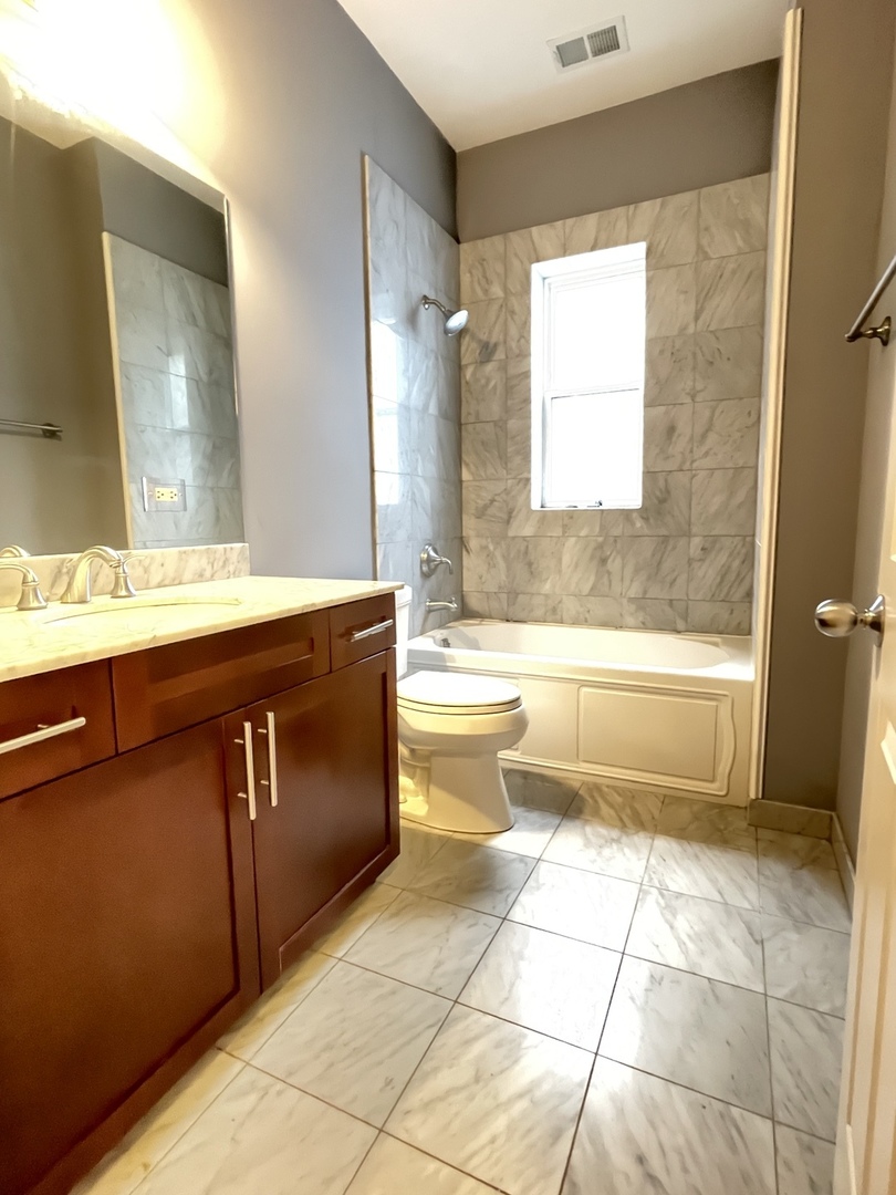 420 East 46th Street, Unit 3 Chicago, IL 60653 - Photo 13 of 17