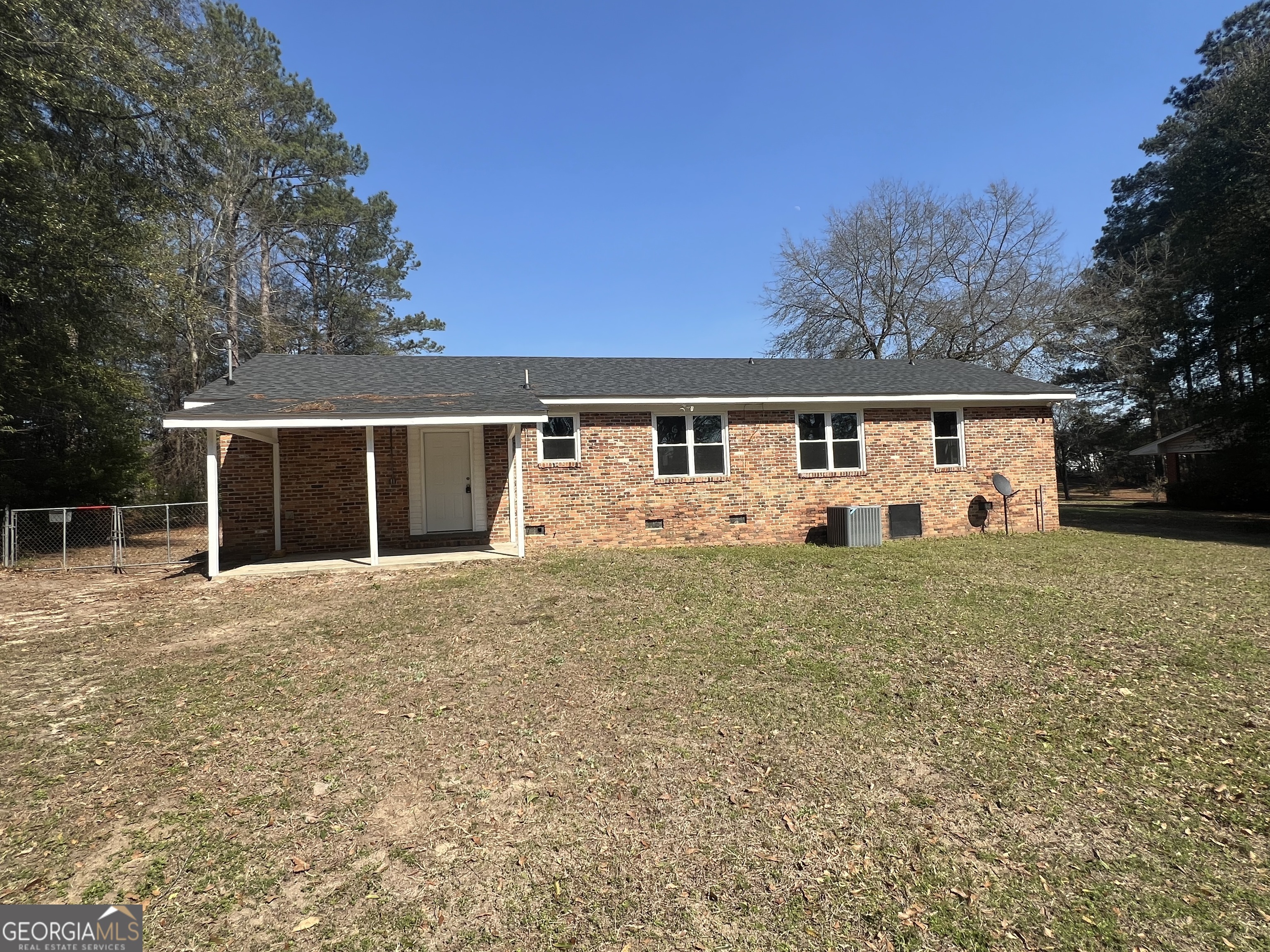 1342 North Jefferson Street Dublin, GA 31021 - Photo 3 of 15 front view of a house with a yard