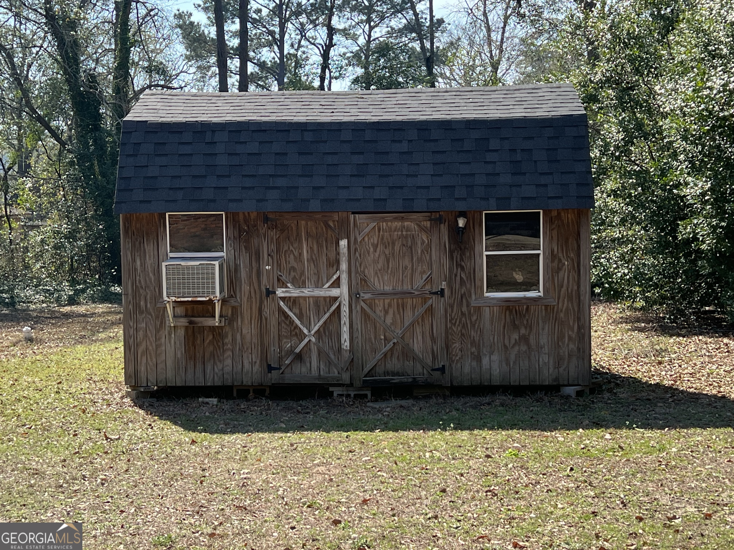 1342 North Jefferson Street Dublin, GA 31021 - Photo 4 of 15 a view of a house with a yard