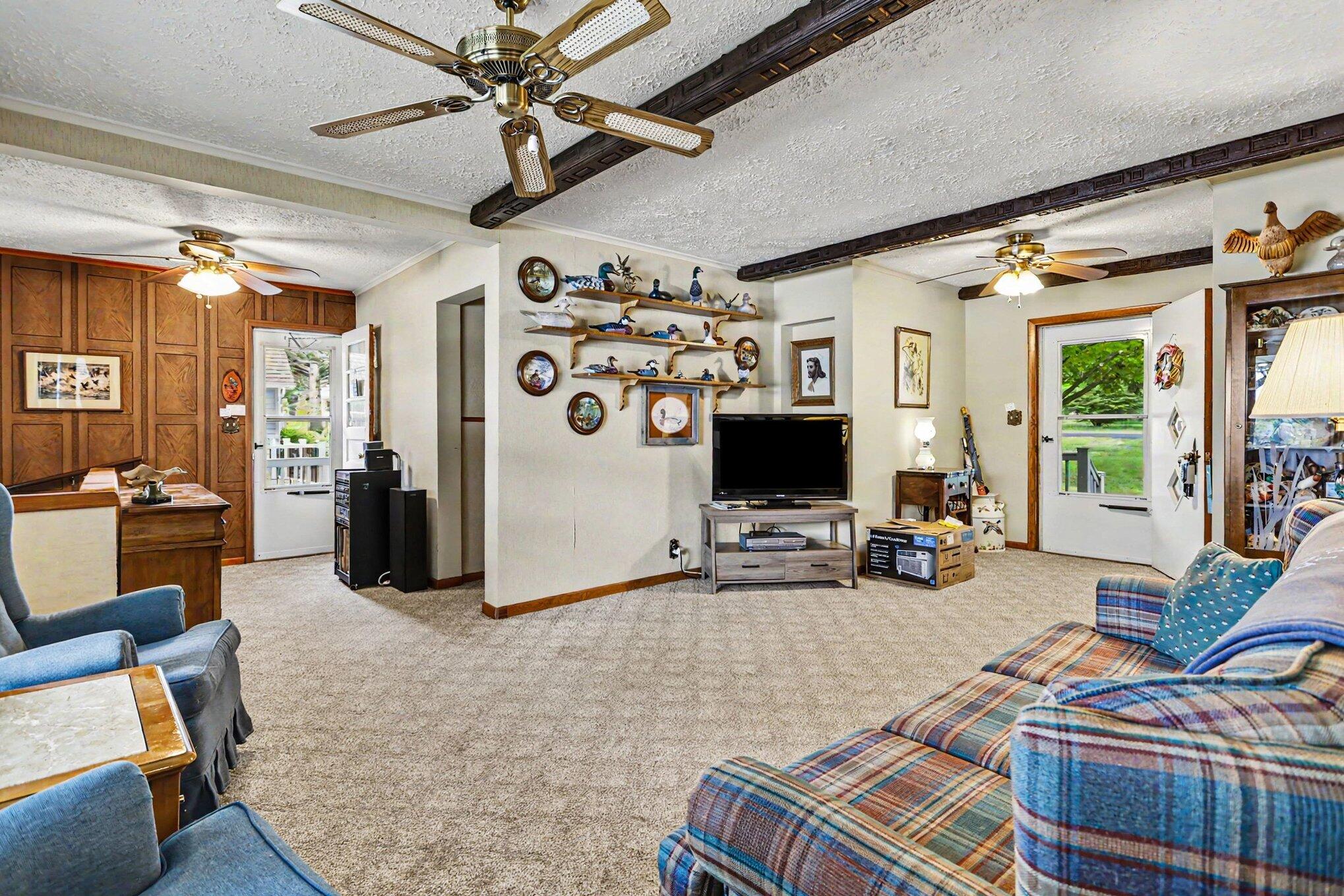 60779 West Oak Drive Decatur, MI 49045 - Photo 7 of 31 MAIN LEVEL - LIVING ROOM