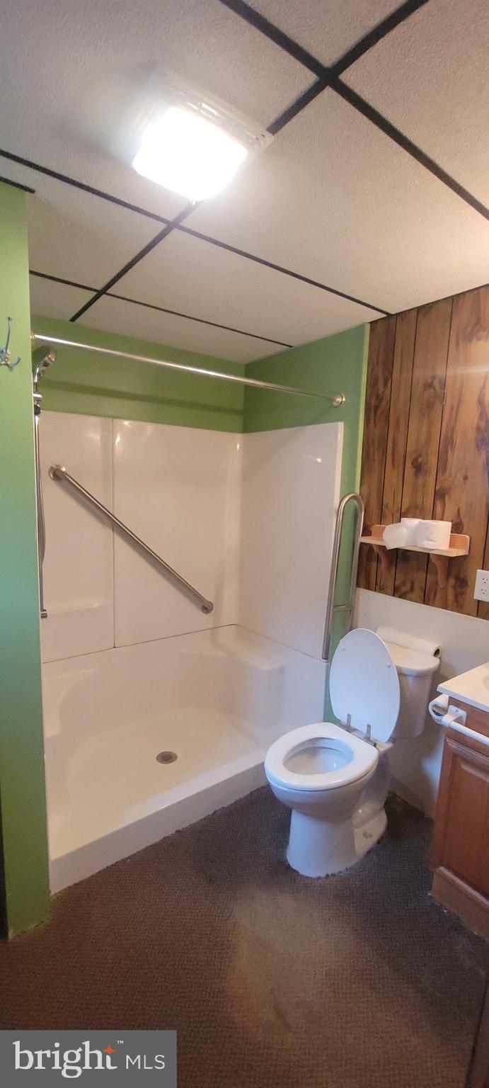 511 Mount Olive Blvd. Shenandoah, PA 17976 - Photo 18 of 34 a bathroom with a toilet and a shower