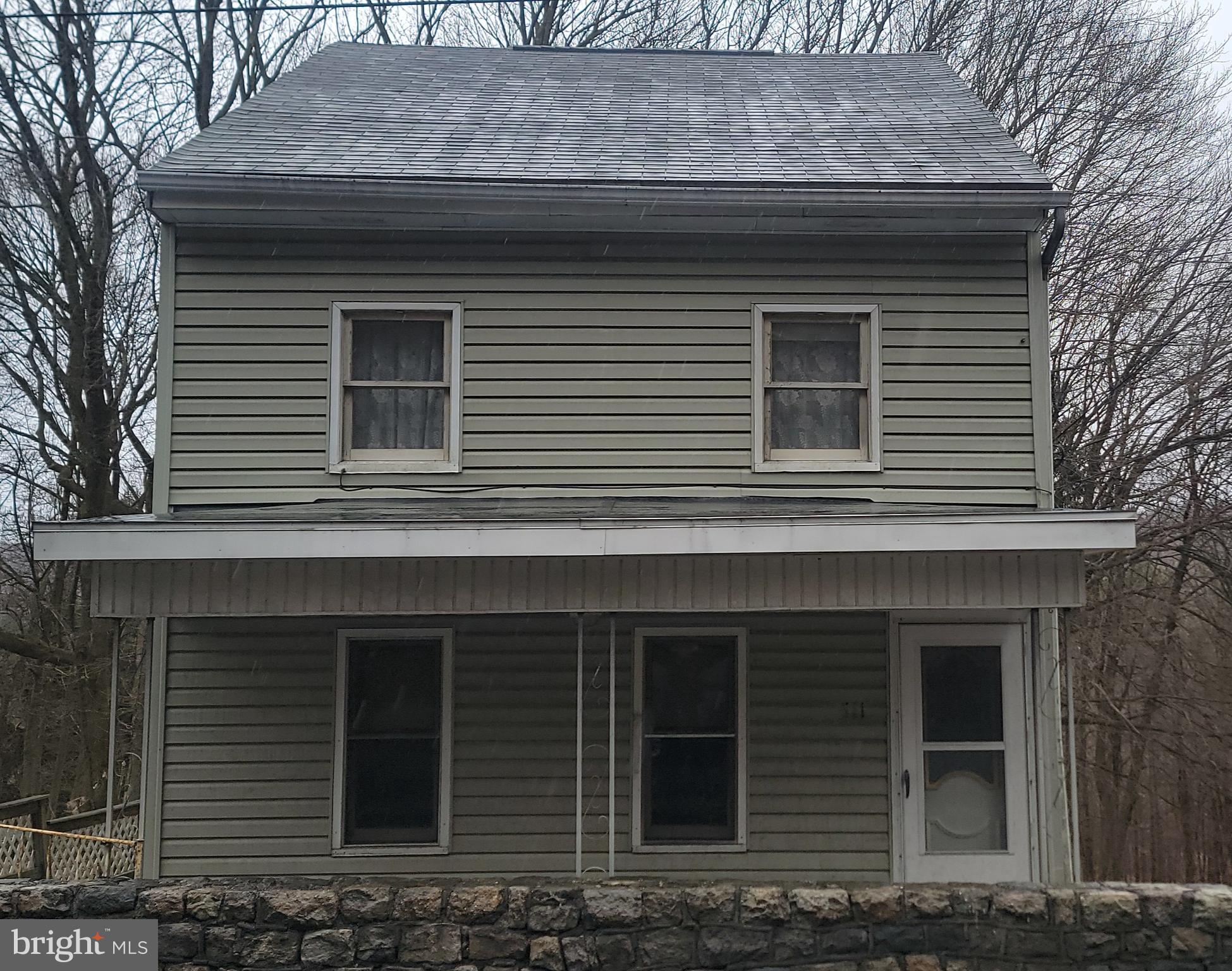 511 Mount Olive Blvd. Shenandoah, PA 17976 - Photo 2 of 34 a front view of a house