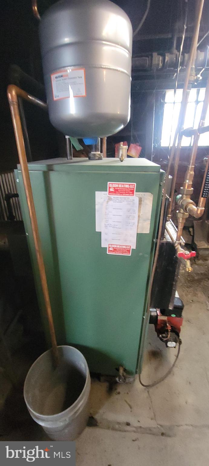 511 Mount Olive Blvd. Shenandoah, PA 17976 - Photo 32 of 34 a room with gym equipment and a chandelier