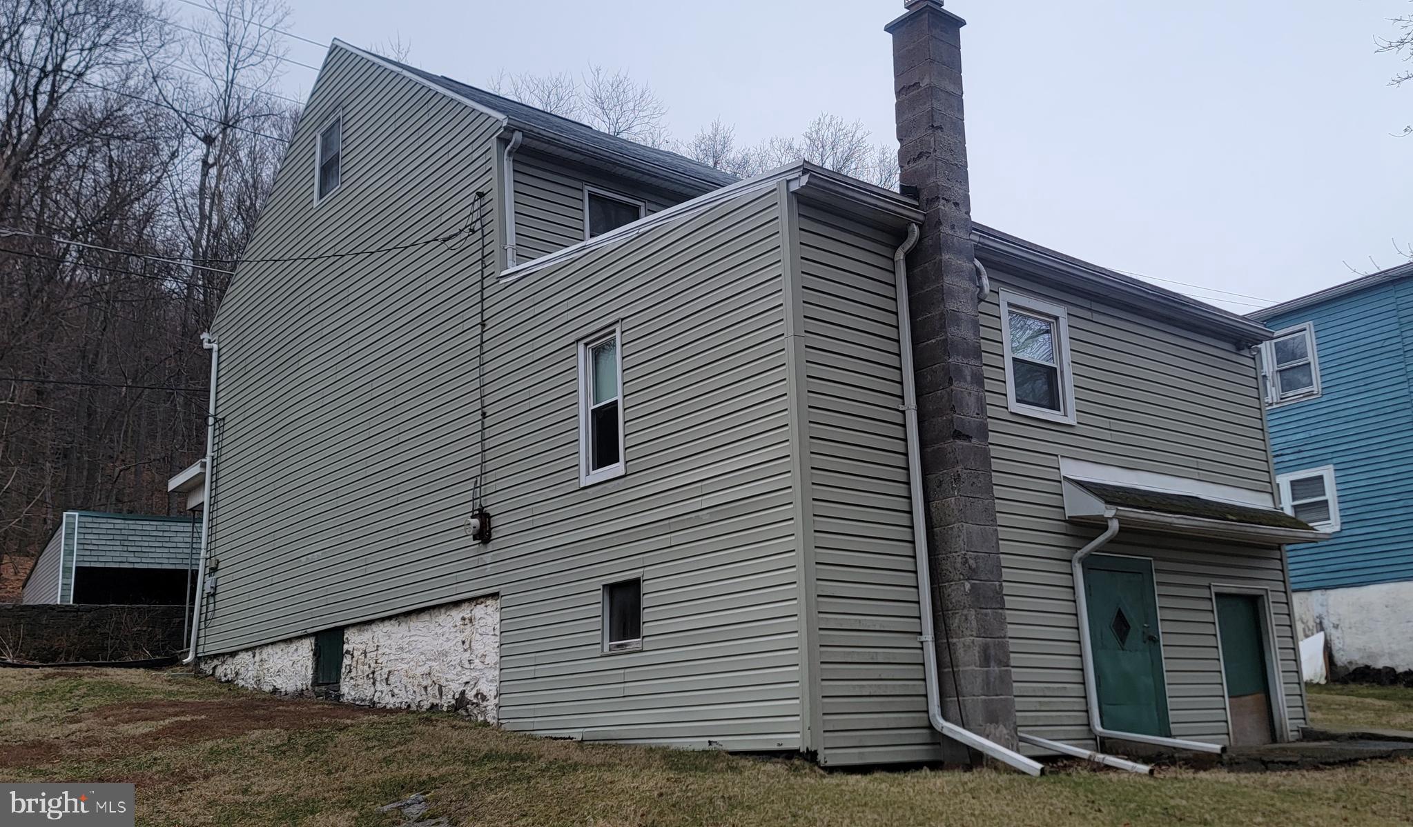 511 Mount Olive Blvd. Shenandoah, PA 17976 - Photo 5 of 34 a view of a house with a garage