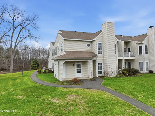 $219,900 | 824 Ridge Circle, Troy, NY 12182